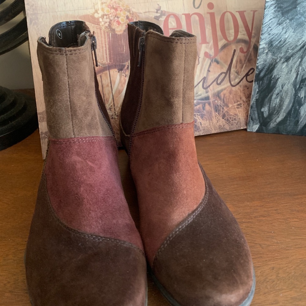 Earth Leather Patchwork Ankle Boots 6b - image 2